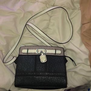 guess crossbody purse